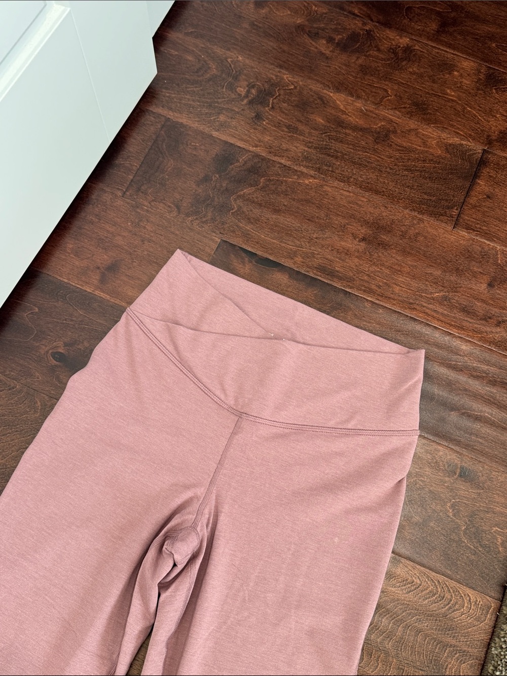 Old Navy Active Powerchill Women’s Super-Flare Pants & Cropped Crossover Tee - Picture 4 of 11